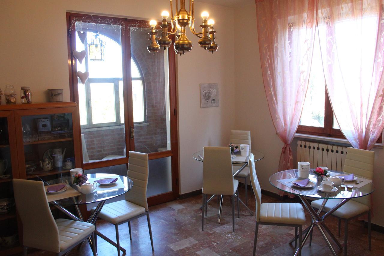 Affittacamere Casa Mac & Rose San Quirico dʼOrcia Exterior foto